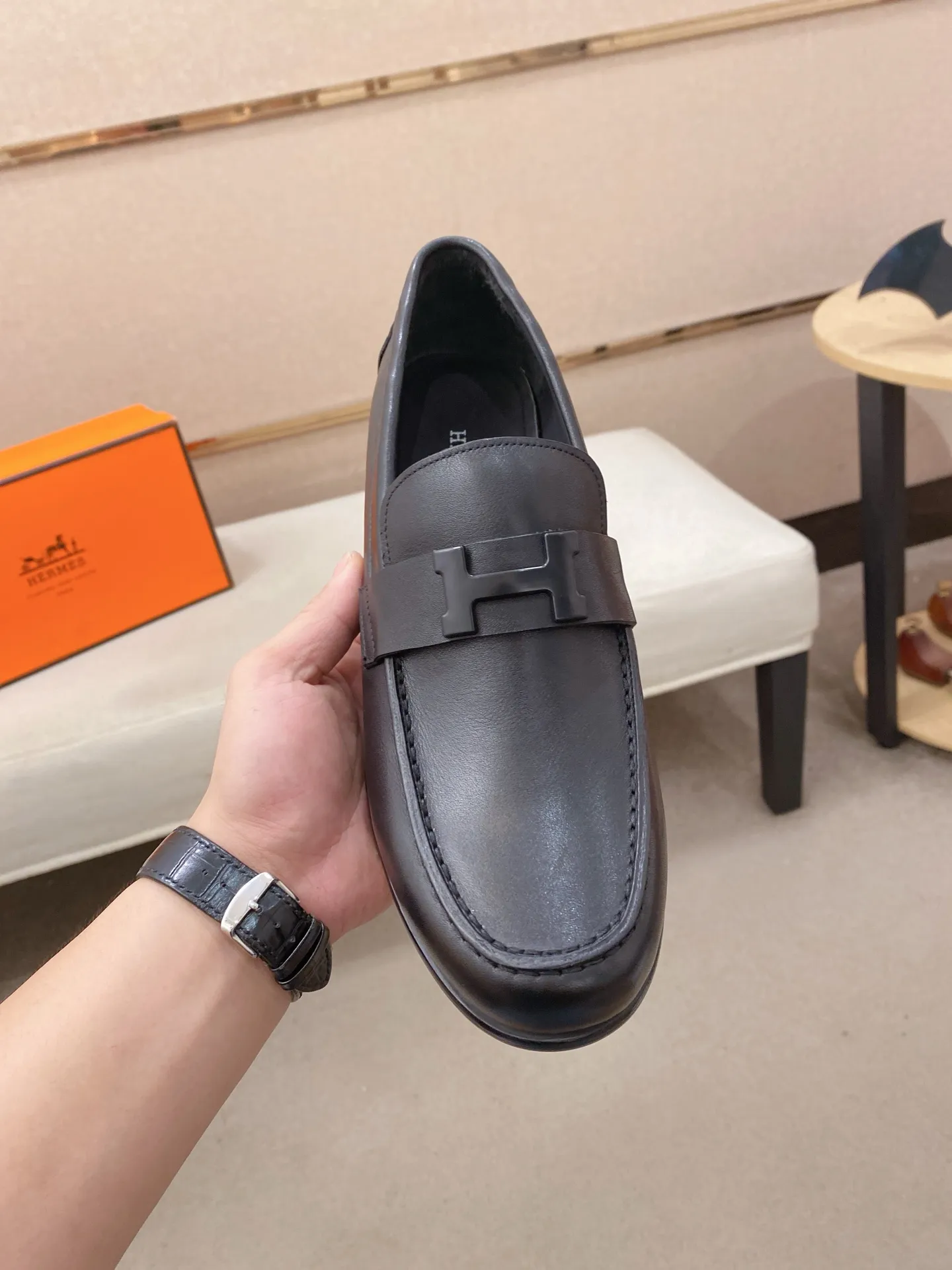 Men's shoes💰: 620💰[HERMES/Hermes]⚠️Top craftsmanship-fashionable business casual style! Pure and high quality can be compared at 1:1! Fabric: Original full-grain cowhide/Lining: Cowhide lining! The texture and comfort have been improved to another level! Rubber anti-slip bottom! Yardage: 39-44. Can be customized for 38.45.